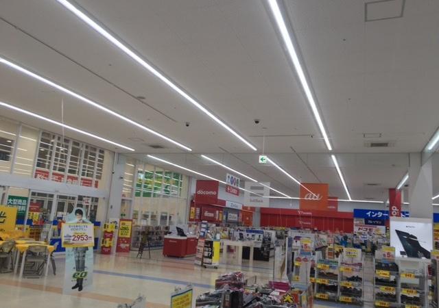 家電量販店の店内の風景