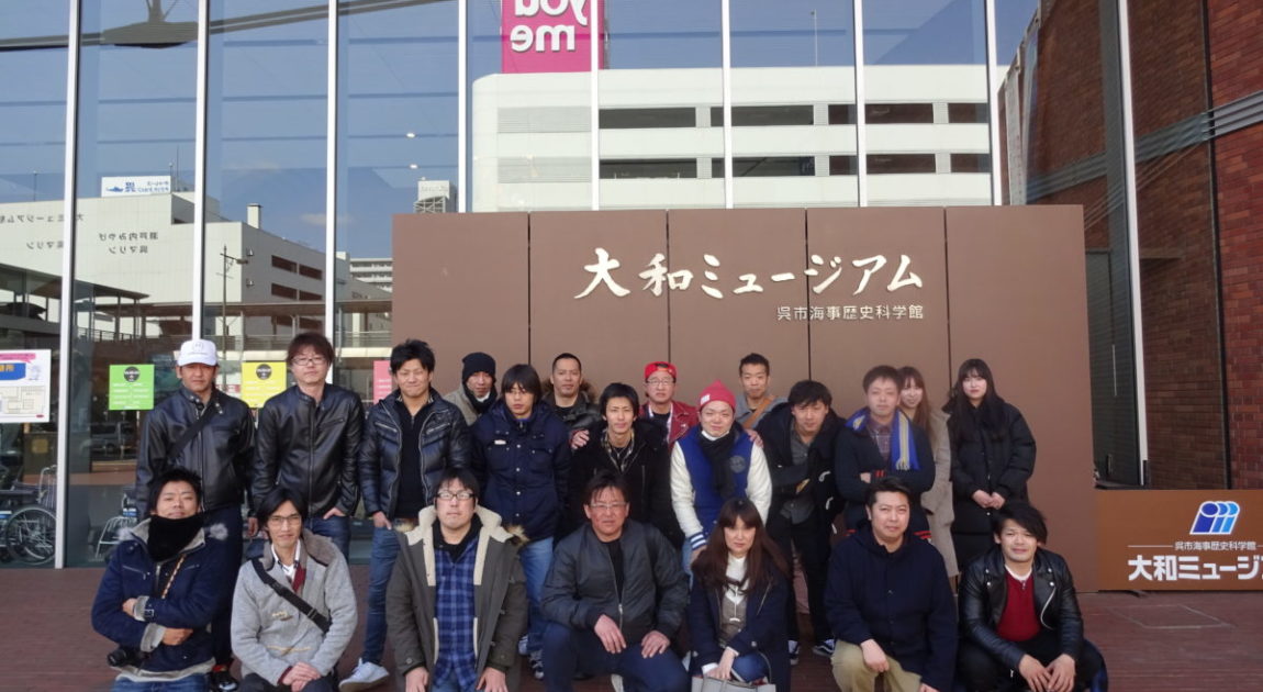 大和記念館前での集合写真